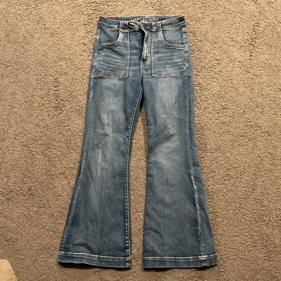 American Eagle Super High Rise Flare Distressed Denim Jeans sz 6 Short - Picture 1 of 8
